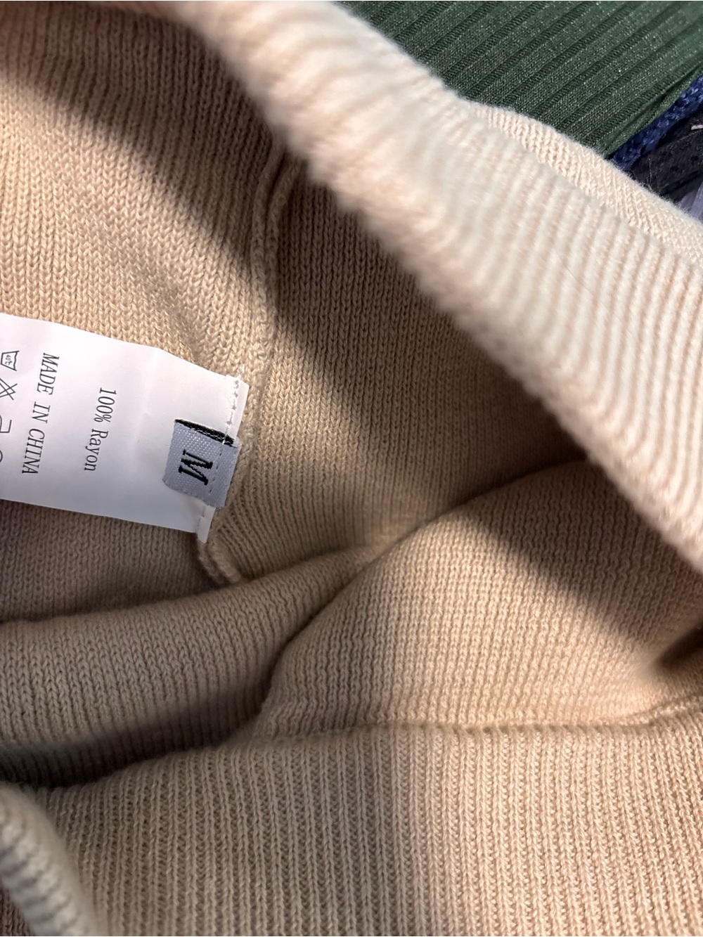 Pants size medium - Picture 3 of 3